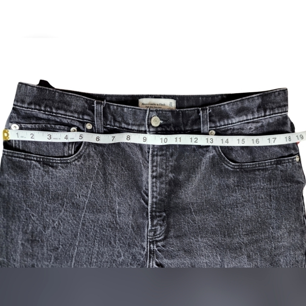 Abercrombie High Rise Mom Jean, Black, Distressed, Raw Hem Denim, Size 14R - Picture 4 of 6